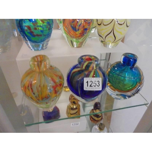 1253 - Six assorted studio glass bud vases.