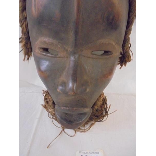 1282 - An carved wood tribal mask.