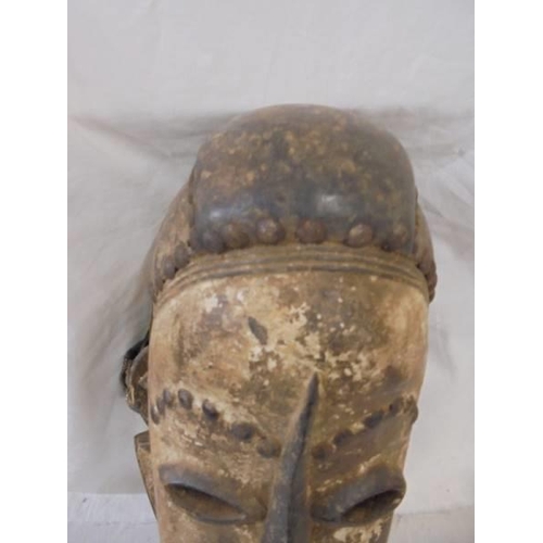 1283 - An carved wood tribal mask.