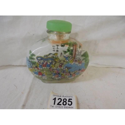 1285 - A Chinese glass scent/snuff bottle.