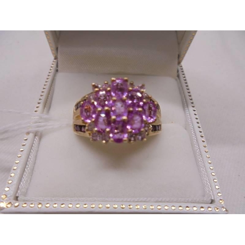 1138 - A 9ct gold ring set pink stone cluster, size R, 5.3 grams.