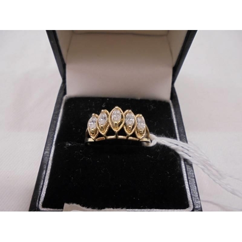 1139 - An 18ct gold three stone ring, size R, 2.5 grams.