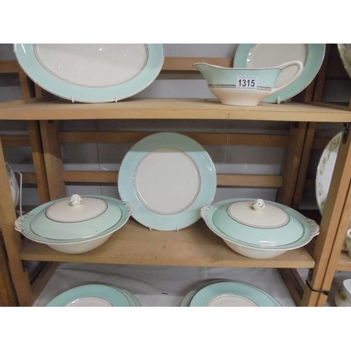 1315 - In excess of 20 pieces of Johnson Bros dinner ware, COLLECT ONLY.