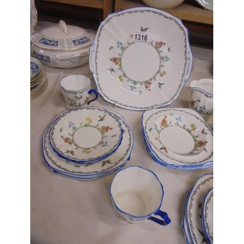 1316 - A 28 piece Collinwood bone china tea set (1 cup a/f), COLLECT ONLY.