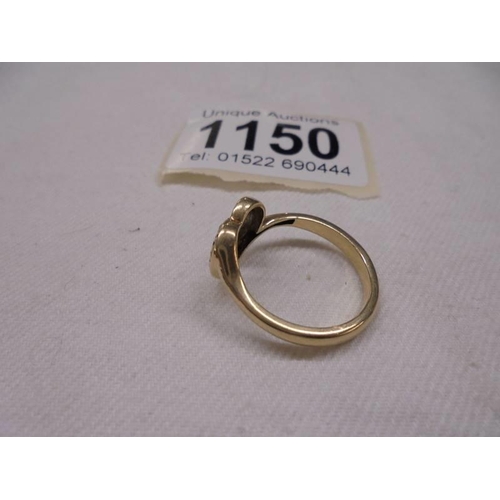 1150 - A diamond ring fashioned as a heart in gold, size O, 2.8 grams.