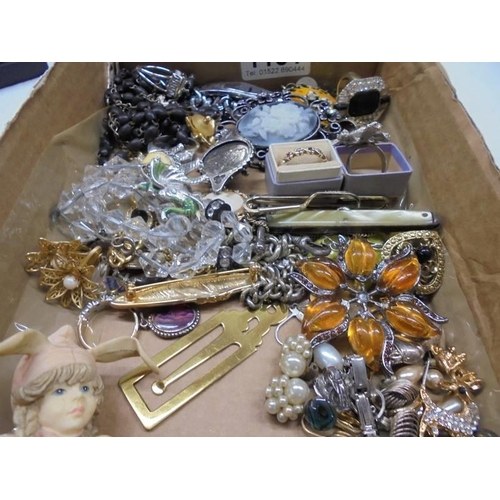 1151 - A mixed lot of jewellery including silver items, 9ct gold ring, earrings, brooches and a Coalport fi... 