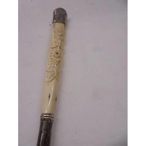 1160 - A good shoe horn with bone and silver handle.