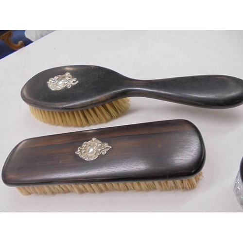 1161 - A vintage vanity/manicure set.