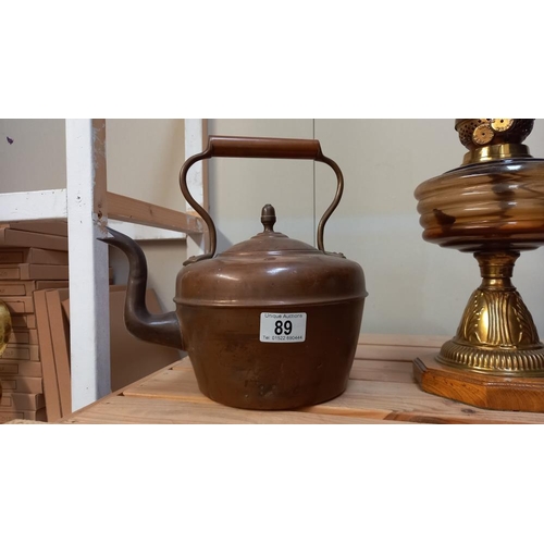 89 - 2 copper kettles and an oil lamp