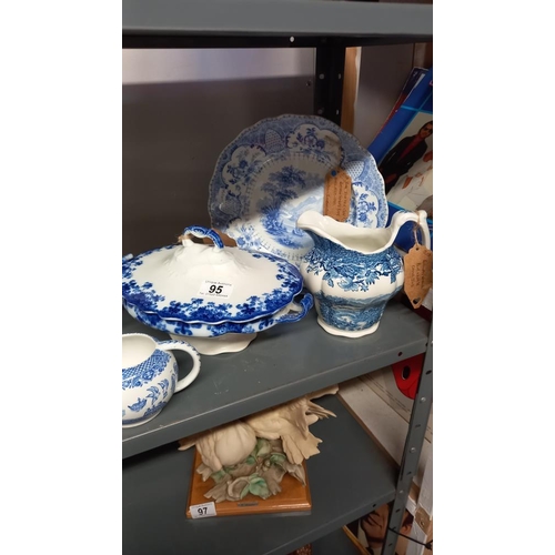 95 - A selection of 19/20c blue and white pottery including tureen, jugs etc