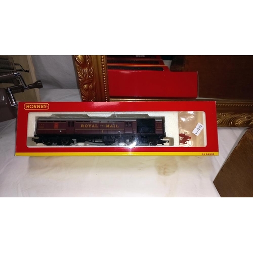 187 - Hornby R4230A, R4230B, R4230C, LMS coaches and R4155 LMS Royal Mail coach set