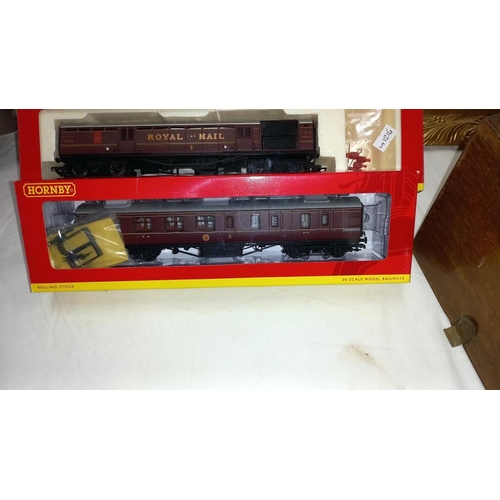 187 - Hornby R4230A, R4230B, R4230C, LMS coaches and R4155 LMS Royal Mail coach set