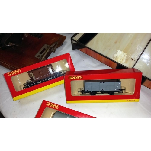 190 - 5 Hornby goods wagon R6394, R6307A, R6390 x 2, R6401