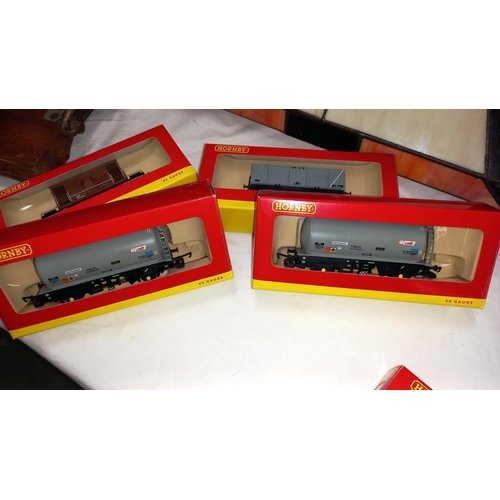 190 - 5 Hornby goods wagon R6394, R6307A, R6390 x 2, R6401