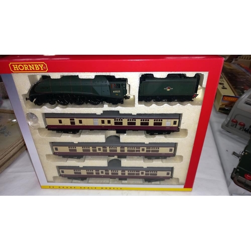 205 - Hornby R2794M Heart of Midlothian train pack with certificate