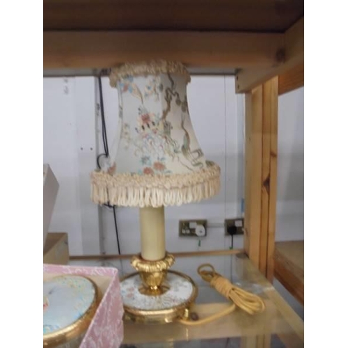 1190 - A superb quality vintage dressing table set decorated with birds and comprising tray, table lamp, ca... 