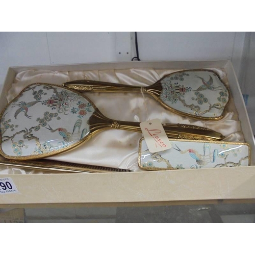 1190 - A superb quality vintage dressing table set decorated with birds and comprising tray, table lamp, ca... 