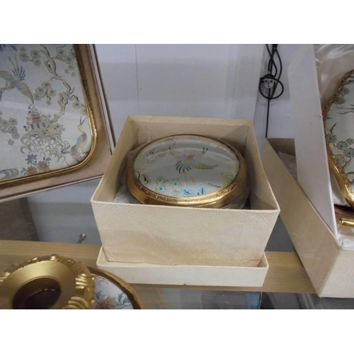 1190 - A superb quality vintage dressing table set decorated with birds and comprising tray, table lamp, ca... 