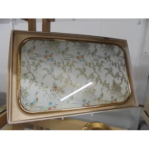 1190 - A superb quality vintage dressing table set decorated with birds and comprising tray, table lamp, ca... 