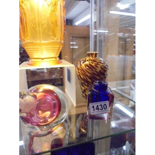 1430 - An art deco glass vase and five other items of glassware.