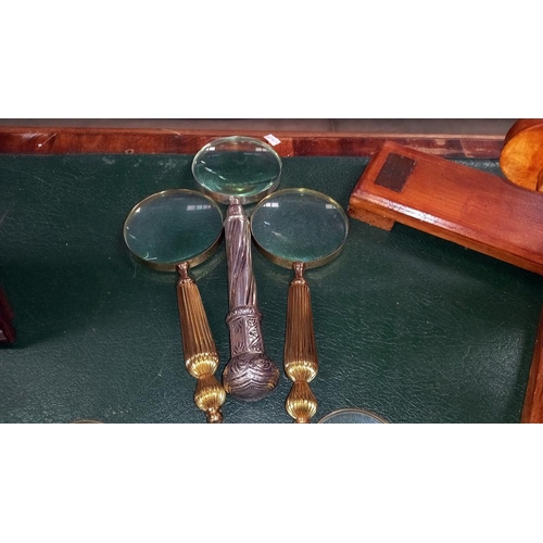 292 - 10 magnifying glasses