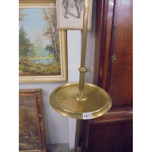 1471 - A solid brass standard lamp. COLLECT ONLY.