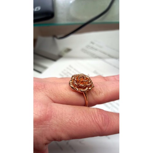 1072 - A rose gold ring in the form of a rose, size U, 4.7 grams.