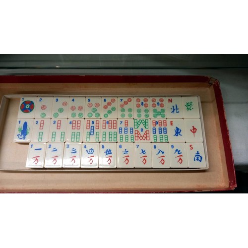 1329 - A good boxed Mahjong set.