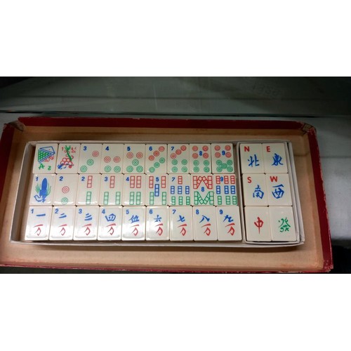 1329 - A good boxed Mahjong set.