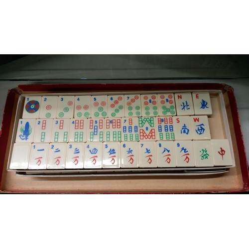 1329 - A good boxed Mahjong set.