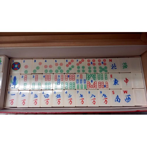 1329 - A good boxed Mahjong set.