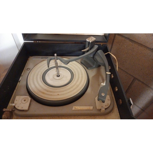 442 - A vintage Monarch Ace record player a/f