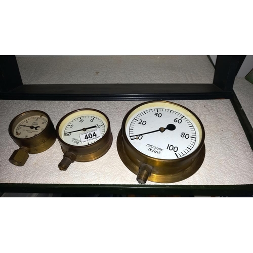 404 - 2 pressure gauges and 1 vacuum gauge