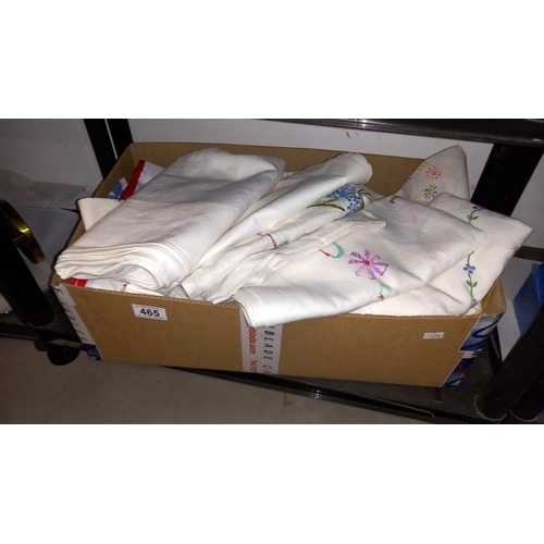 465 - A quantity of linens and tablecloths