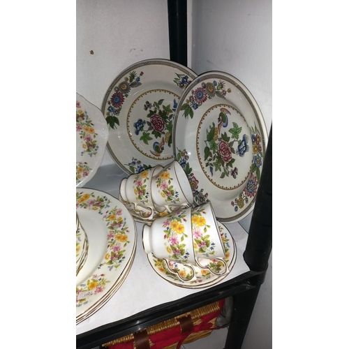 475 - A Booths dragon part dinner set and a Colclough floral dinner ware set