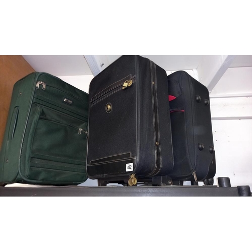 482 - 3 good suitcases