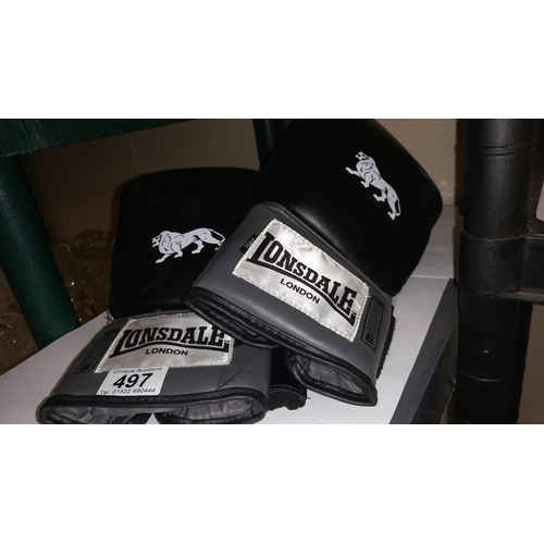 497 - Lonsdale boxing gloves