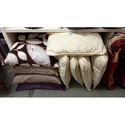 577 - A quantity of cushions, includes 1 set  COLLECT ONLY