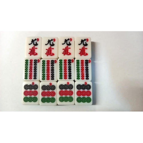 651 - A Mah-jong set, tile sizes 3cm x 2cm x 0.5cm depth