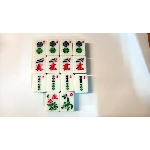 651 - A Mah-jong set, tile sizes 3cm x 2cm x 0.5cm depth