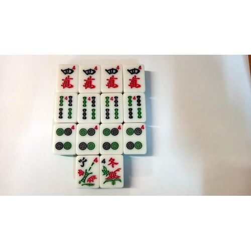 651 - A Mah-jong set, tile sizes 3cm x 2cm x 0.5cm depth