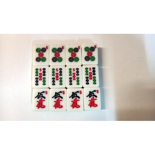 651 - A Mah-jong set, tile sizes 3cm x 2cm x 0.5cm depth