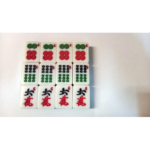 651 - A Mah-jong set, tile sizes 3cm x 2cm x 0.5cm depth