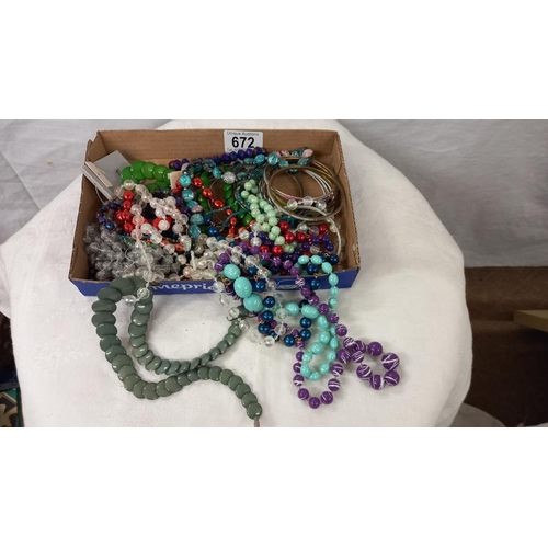 672 - A mixed lot of beaded necklaces