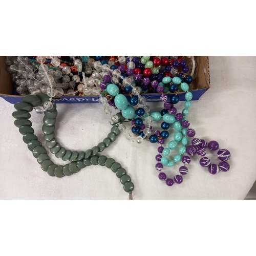 672 - A mixed lot of beaded necklaces