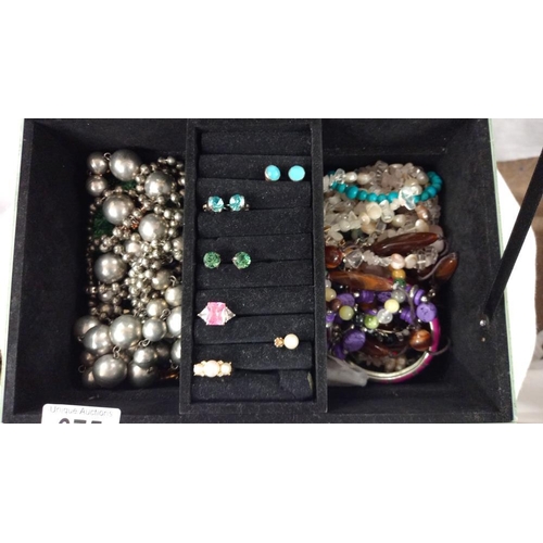 675 - A glass jewellery box and contents