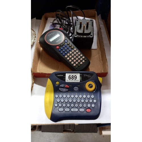 689 - A Brother P-touch 1000 and Brother P-touch 2500 label maker with Brother electric plug