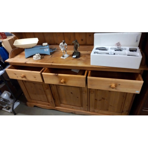 720 - A pine dresser