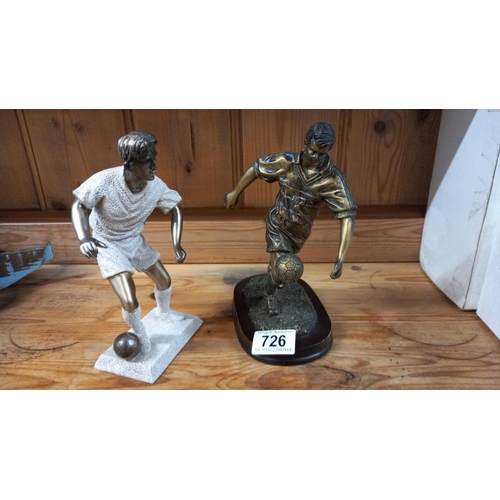 726 - 2 footballer figures