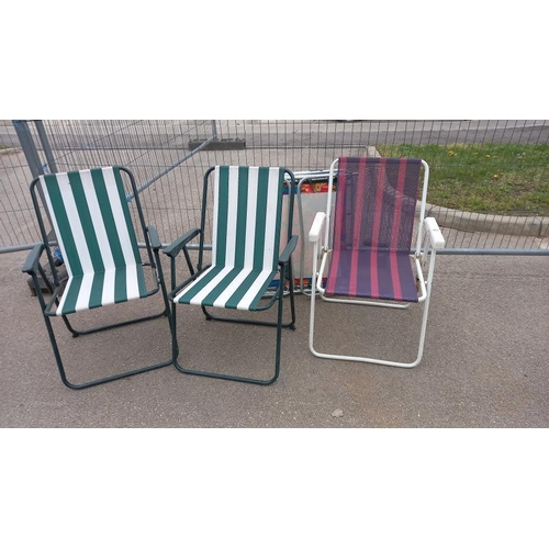 837 - 3 folding garden chairs & a sun lounger COLLECT ONLY